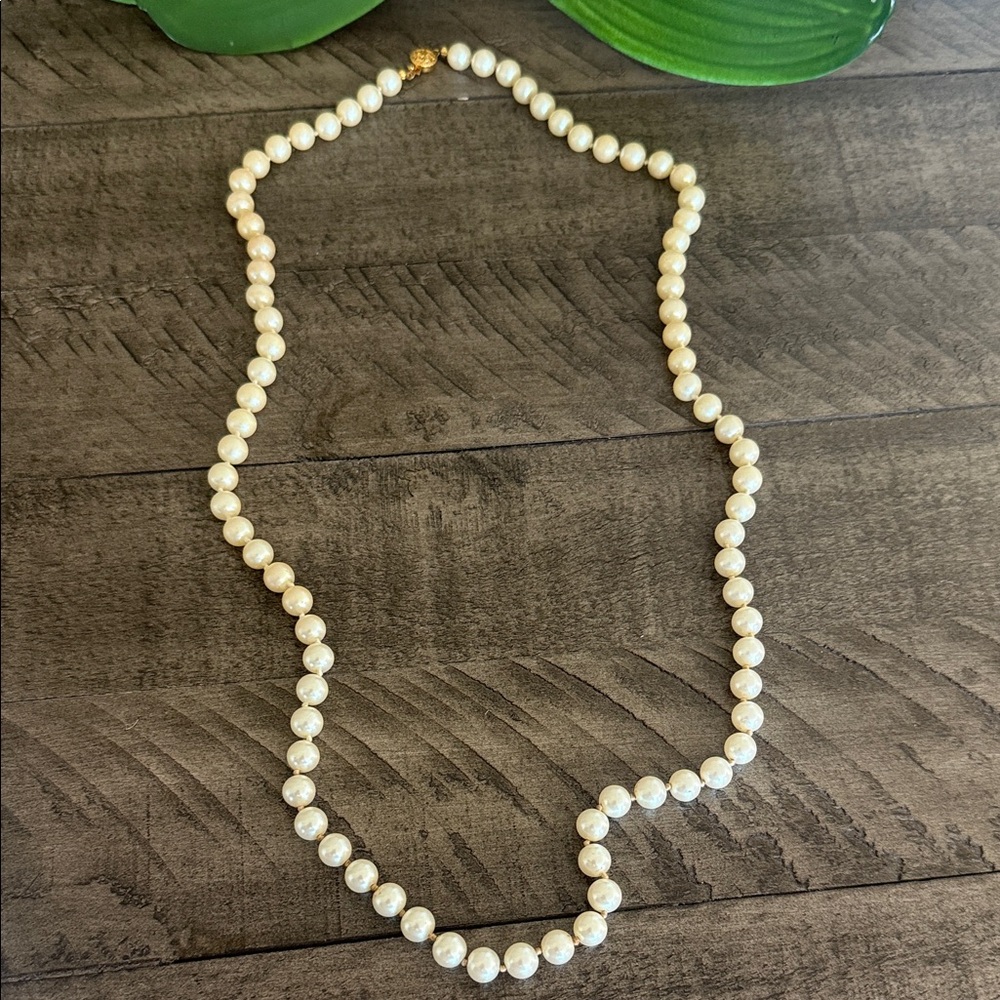 30” Elegant Cream Pearl Necklace